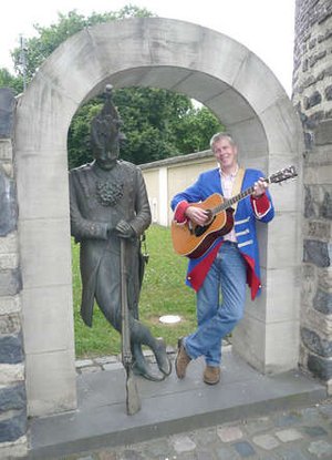 Günter Schwanenberg ist Musiker und Sammler alten kölschen Liedguts. Er bietet musikalische Stadtführungen durch Köln an.