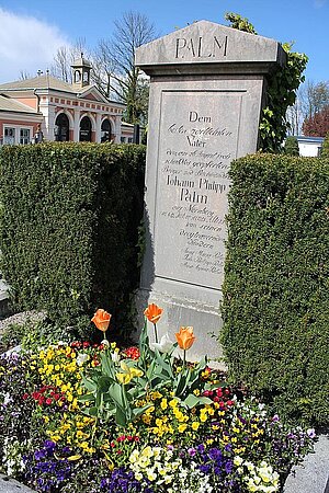 Das Grabmal des in Braunau am Inn erschossenen Nürnberger Buchhändlers Johann Philipp Palm © Stadt Braunau