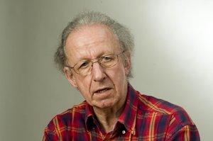 Haasis, Hellmut G Hellmut G. Haasis legte mit »Gebt der Freiheit Flügel« ein umfassendes Werk über die deutschen Jakobiner zwischen 1789 und 1805 vor. Seine Leidenschaft ist das Schicksal des »kleinen Mannes« das in den Geschichtsbüchern eher in Vergessenheit geraten ist.