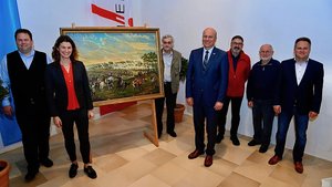 Bürgermeister Roland Frank, Vertreter des Kuratoriums Burg Wolfsegg, Hans-Peter Stöckl, Carlheinz Inkoferer, beide Verein für Heimatpflege, Schierlings Bürgermeister Christian Kiendl, Ortsheimatpfleger Georg Schindlbeck, Landrätin Tanja Schweiger, Kuratoriumsvorsitzende, Bezirksheimatpfleger Dr. Tobias Appl                                                                                                                                            (Foto: Hans-Christian Wagner)